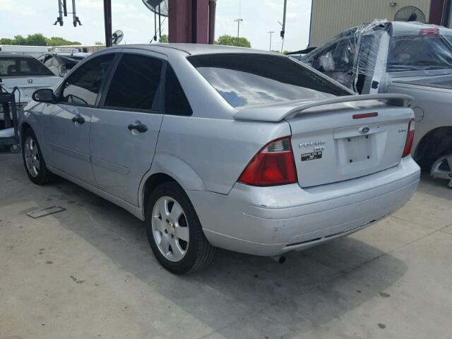 1FAFP34N05W174660 - 2005 FORD FOCUS ZX4 GRAY photo 3