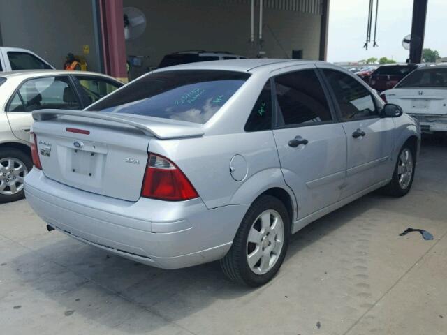 1FAFP34N05W174660 - 2005 FORD FOCUS ZX4 GRAY photo 4