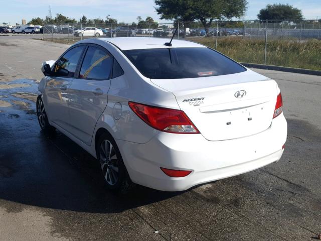 KMHCT4AE2HU285421 - 2017 HYUNDAI ACCENT SE WHITE photo 3