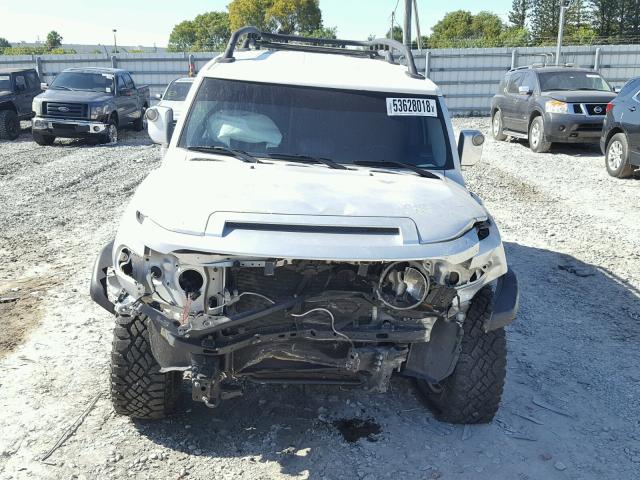 JTEBU11F970048348 - 2007 TOYOTA FJ CRUISER SILVER photo 9