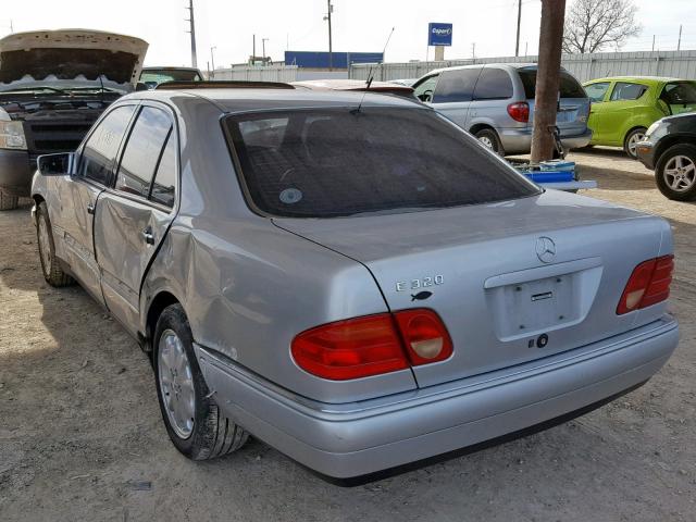 WDBJF55FXVA409412 - 1997 MERCEDES-BENZ E 320 SILVER photo 3