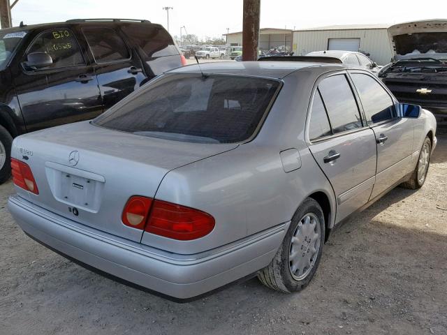 WDBJF55FXVA409412 - 1997 MERCEDES-BENZ E 320 SILVER photo 4