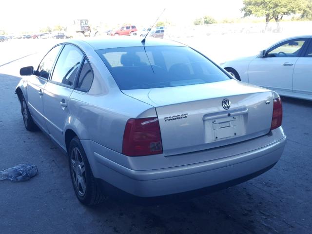 WVWEH63B11E004304 - 2001 VOLKSWAGEN PASSAT GLX 银色 照片 3