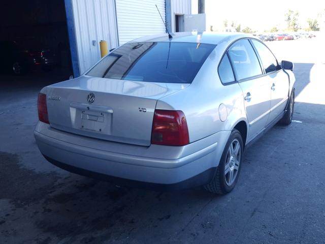 WVWEH63B11E004304 - 2001 VOLKSWAGEN PASSAT GLX 银色 照片 4