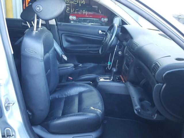 WVWEH63B11E004304 - 2001 VOLKSWAGEN PASSAT GLX 银色 照片 5