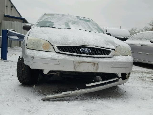 1FAFP34N55W309471 - 2005 FORD FOCUS ZX4 SILVER photo 9