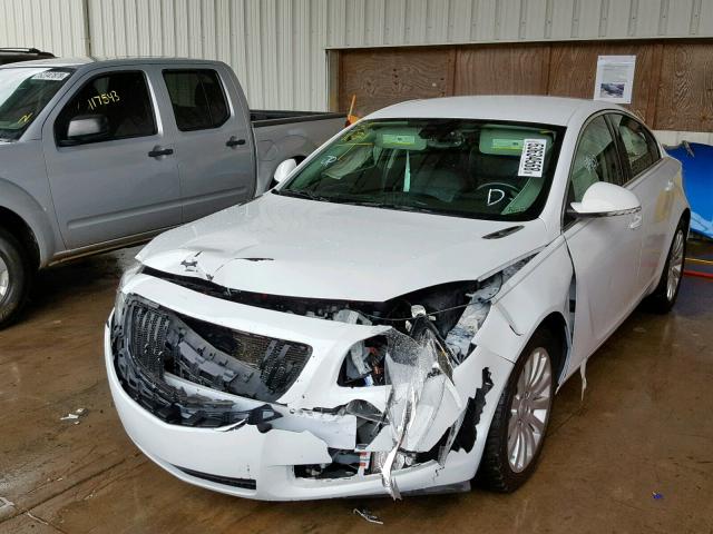 2G4GR5EK8C9128875 - 2012 BUICK REGAL WHITE photo 2