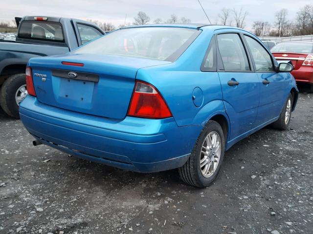 1FAHP34N37W260749 - 2007 FORD FOCUS ZX4 BLUE photo 4