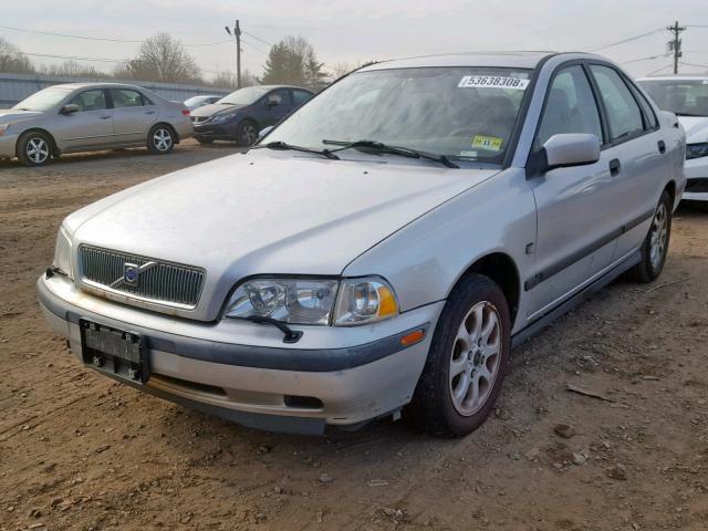 YV1VS2551YF538046 - 2000 VOLVO S40 SILVER photo 2