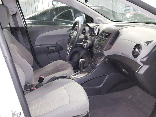 1G1JA6SH1C4161843 - 2012 CHEVROLET SONIC LS WHITE photo 5