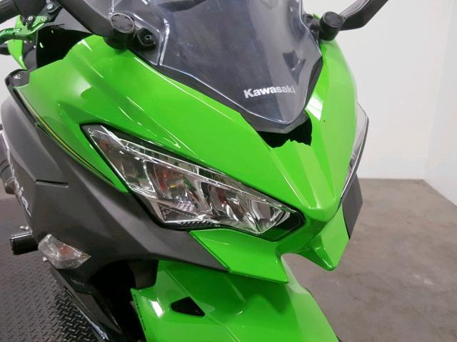 JKAEXKG12JDA05560 - 2018 KAWASAKI EX400 GREEN photo 9