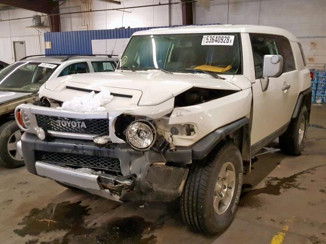 JTEBU4BF0AK076647 - 2010 TOYOTA FJ CRUISER WHITE photo 2