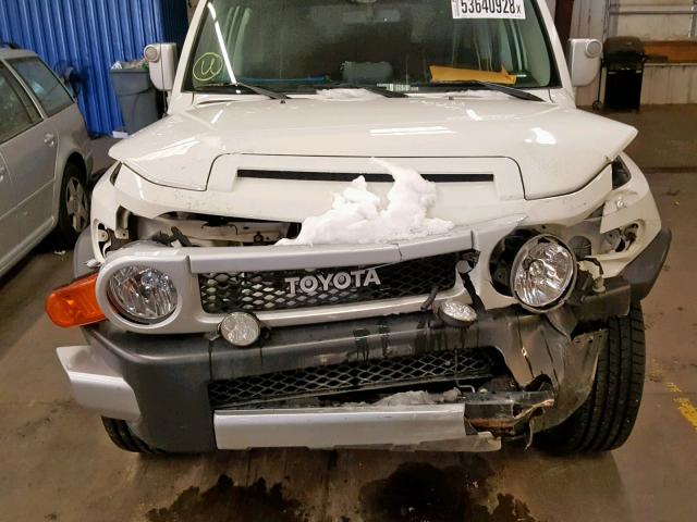 JTEBU4BF0AK076647 - 2010 TOYOTA FJ CRUISER WHITE photo 7