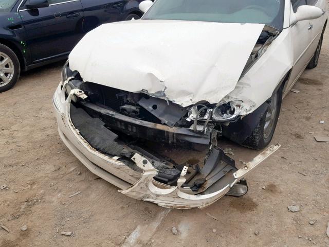 2G4WD582991129272 - 2009 BUICK LACROSSE C WHITE photo 9