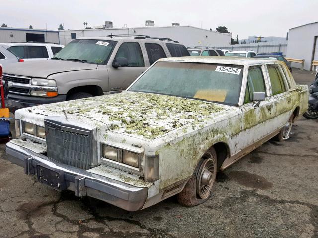 1LNBM81F4JY789511 - 1988 LINCOLN TOWN CAR WHITE photo 2