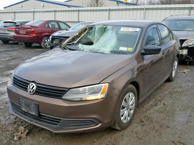 3VW1K7AJ6CM313437 - 2012 VOLKSWAGEN JETTA BASE 棕色 照片 2