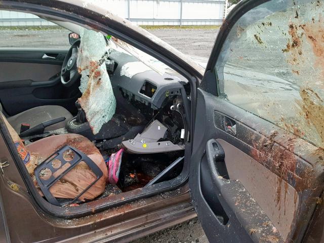 3VW1K7AJ6CM313437 - 2012 VOLKSWAGEN JETTA BASE 棕色 照片 5