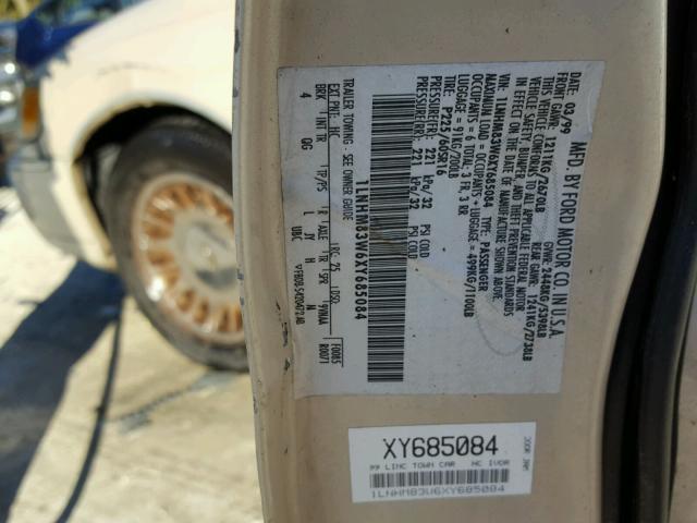 1LNHM83W6XY685084 - 1999 LINCOLN TOWN CAR C GOLD photo 10