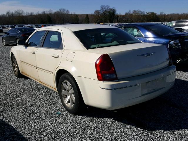 2C3LA53G66H154902 - 2006 CHRYSLER 300 TOURIN WHITE photo 3