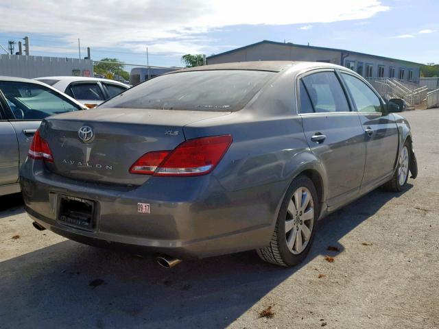 4T1BK36B45U050537 - 2005 TOYOTA AVALON XL GRAY photo 4