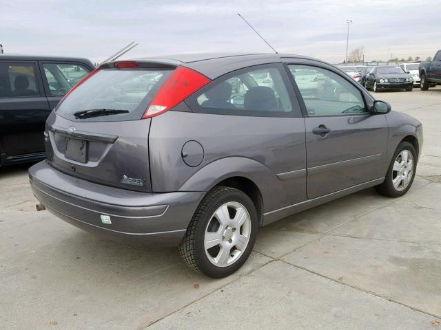 1FAFP31N27W255893 - 2007 FORD FOCUS ZX3 GRAY photo 4