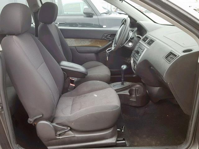 1FAFP31N27W255893 - 2007 FORD FOCUS ZX3 GRAY photo 5