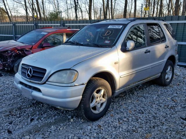 4JGAB54E91A285936 - 2001 MERCEDES-BENZ ML 320 SILVER photo 2