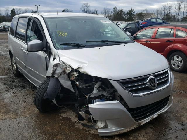 2V4RW3D16AR209427 - 2010 VOLKSWAGEN ROUTAN SE SILVER photo 1