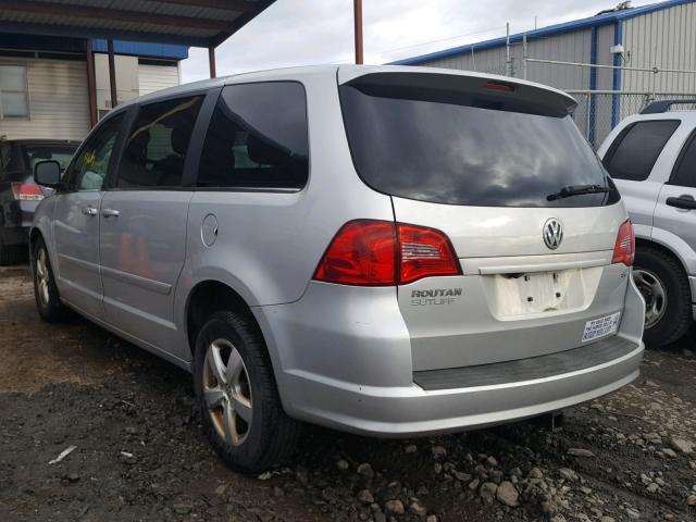 2V4RW3D16AR209427 - 2010 VOLKSWAGEN ROUTAN SE SILVER photo 3