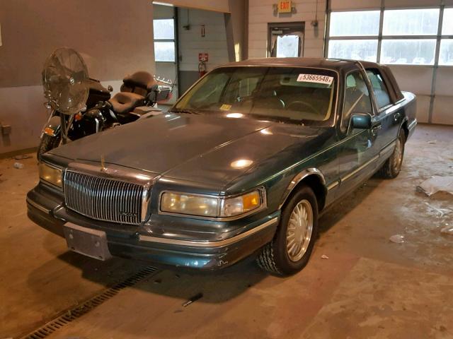 1LNLM82W9TY608103 - 1996 LINCOLN TOWN CAR S GREEN photo 2