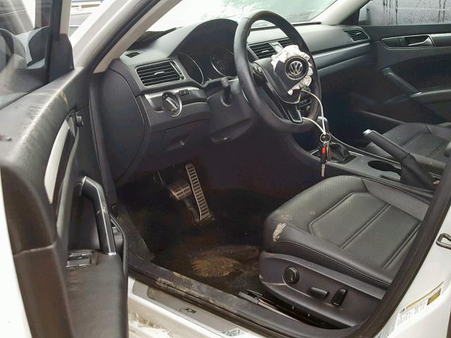 1VWDT7A37HC073447 - 2017 VOLKSWAGEN PASSAT R-L WHITE photo 9