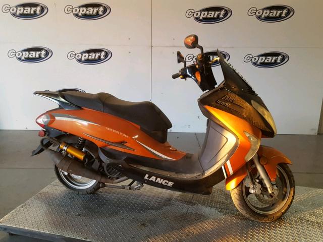 L5YTCKPA081189990 - 2008 LANCIA SCOOTER ORANGE photo 9