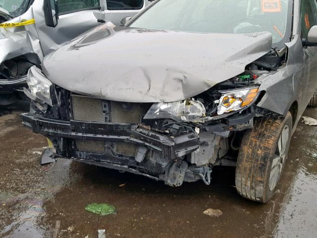 KNAFU5A23D5673186 - 2013 KIA FORTE EX SILVER photo 9