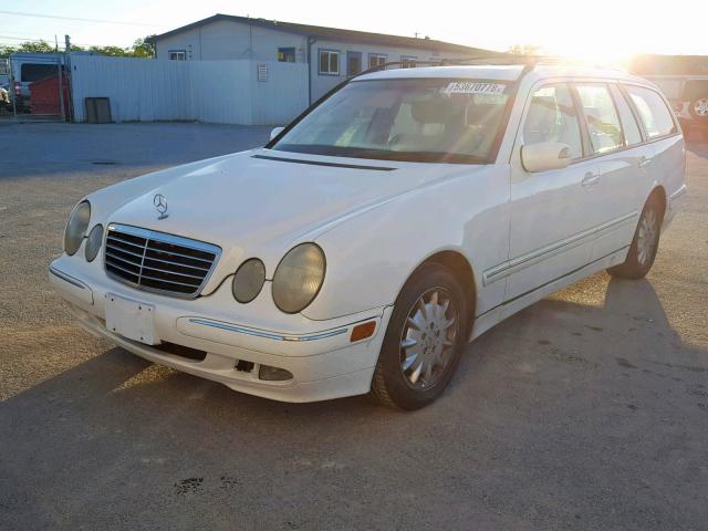 WDBJH65J42X073057 - 2002 MERCEDES-BENZ E 320 WHITE photo 2