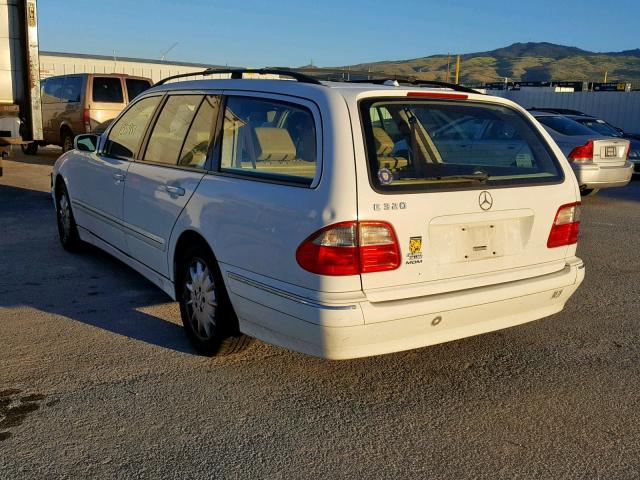 WDBJH65J42X073057 - 2002 MERCEDES-BENZ E 320 WHITE photo 3