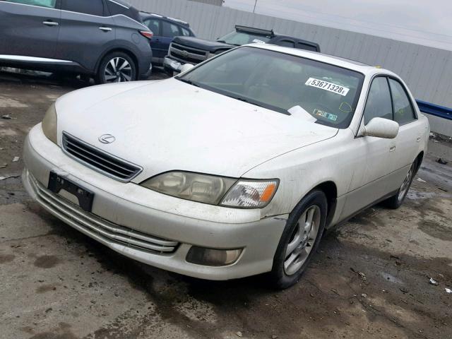 JT8BF28G510341530 - 2001 LEXUS ES 300 WHITE photo 2