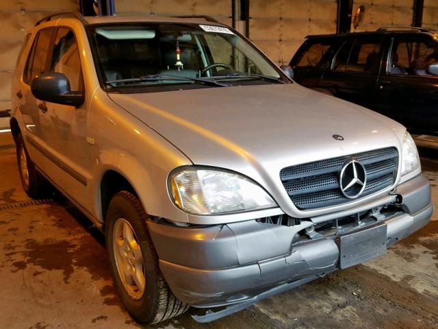 4JGAB54E2XA118455 - 1999 MERCEDES-BENZ ML 320 SILVER photo 1