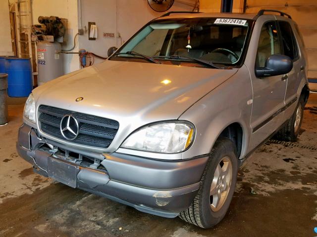 4JGAB54E2XA118455 - 1999 MERCEDES-BENZ ML 320 SILVER photo 2