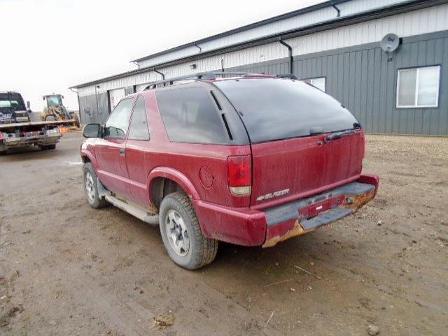 1GNCT18X95K108910 - 2005 CHEVROLET BLAZER RED photo 3