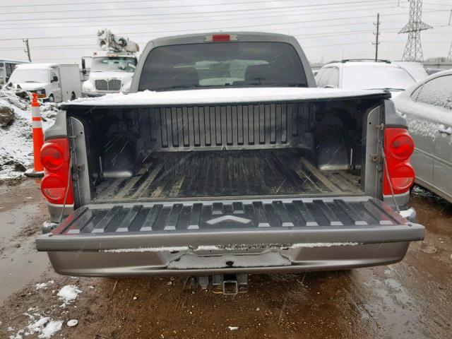 1D7HE48P07S215170 - 2007 DODGE DAKOTA QUA GRAY photo 9