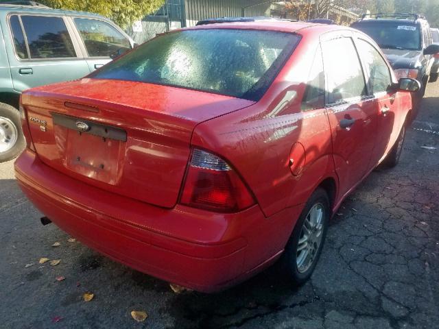 1FAHP34NX7W113344 - 2007 FORD FOCUS ZX4 RED photo 4