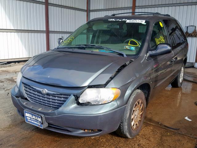 1C4GJ25322B688441 - 2002 CHRYSLER VOYAGER GREEN photo 2