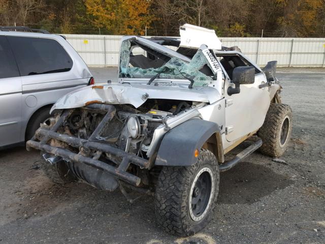 1J4FA24168L547994 - 2008 JEEP WRANGLER X SILVER photo 2