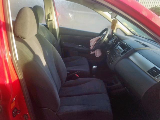 3N1BC13E59L390836 - 2009 NISSAN VERSA S RED photo 5