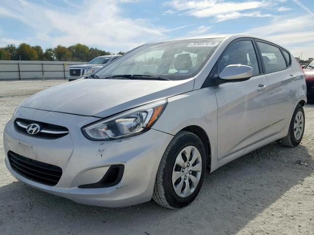 KMHCT5AE6HU315638 - 2017 HYUNDAI ACCENT SE SILVER photo 2