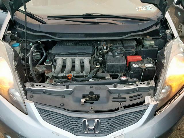 JHMGE8H23AC012579 - 2010 HONDA FIT GRAY photo 7