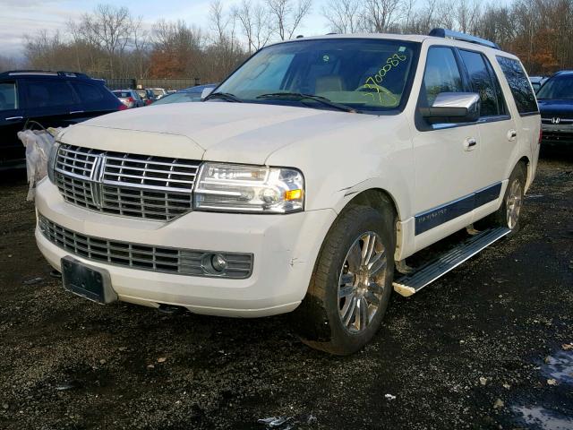 5LMFU28548LJ02916 - 2008 LINCOLN NAVIGATOR WHITE photo 2