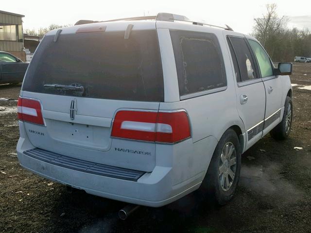 5LMFU28548LJ02916 - 2008 LINCOLN NAVIGATOR WHITE photo 4