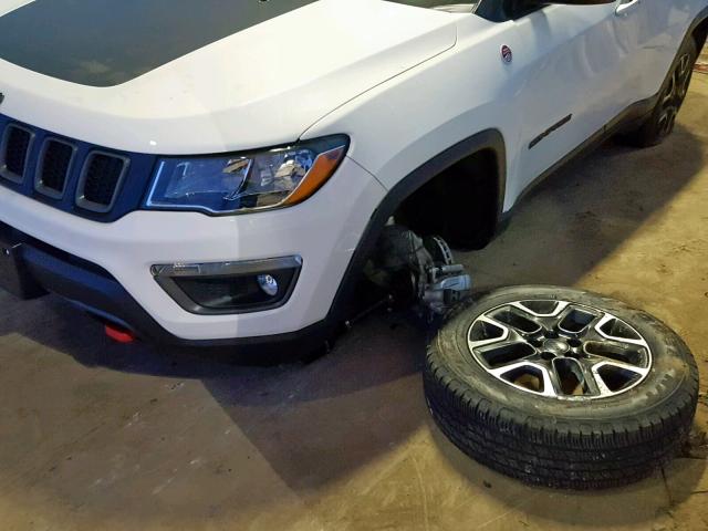 3C4NJDDB5KT775924 - 2019 JEEP COMPASS TR WHITE photo 9