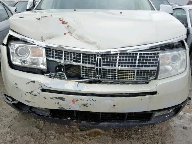 2LMDU68C17BJ25749 - 2007 LINCOLN MKX BEIGE photo 9